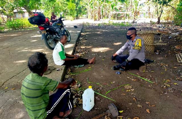 Jalin Silaturahmi, Bhabinkamtibmas Bripka Mandala Sambangi Tokoh Masyarakat