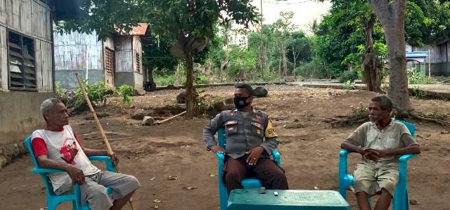 Jalin Silaturahmi, Bhabinkamtibmas Ile Boleng Bripka Kornelius Rajin Sambangi Tokoh Masyarakat