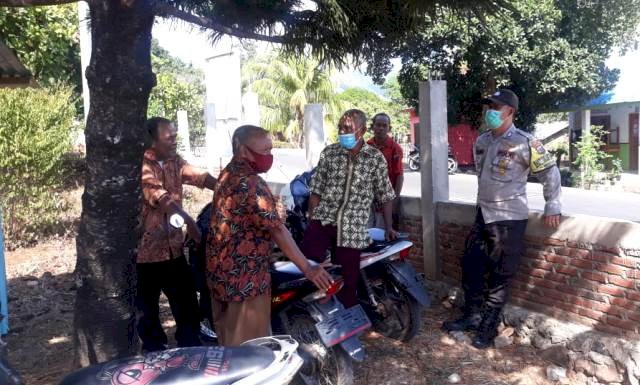 Sambangi Rumah Warga Binaannya, Bhabinkamtibmas Bripka Wayan Aryasa Tak Lupa Berikan Himbauan Kamtibmas