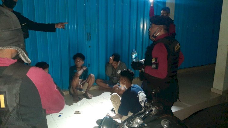 Sat Sabhara Lakukan Patroli Malam Amankan Situasi Kota Eliminir Ancaman dan Gangguan