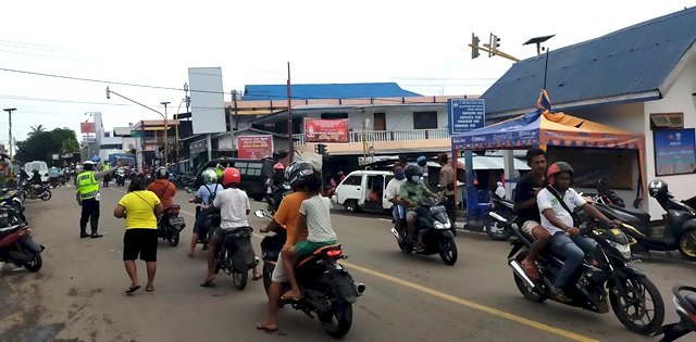 Ops Lilin Turangga 2020, Polres Flotim Terjunkan Personilnya Atur Lalin Antisipasi Kemacetan Jelang Nataru