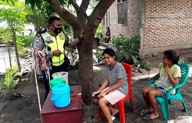 Babinkamtibmas Bripka Safanya Melaksanakn Sambang dan Penggalangan Terapkan Prokes