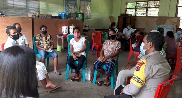 Bhabin Brigpol Paulus Bura Hajon Melaksanakan Sambang Kepada Kelompok Ibu - Ibu Kader Posyandu