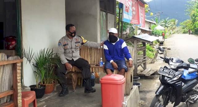 Pantau Situasi Kamtibmas, Bhabinkamtibmas Bripka Irwan Domal Lakukan Sambang Desa Binaan