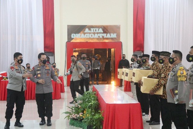 Kapolri Beri Reward Dua Anggota Polda Sulsel Sekolah Inspektur Polisi