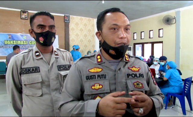 Vaksin Tidak Sakit Aman dan Halal, Kapolres Flotim Instruksikan Anggotanya Untuk Vaksinasi