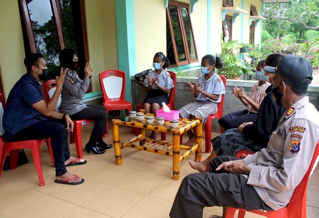 Peduli Difabel, Polres Flotim Laksanakan Peraktik Bahasa Isyarat