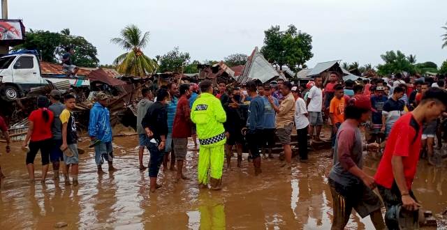 Peduli Dan Tanggap Bencana, Kapolres Flotim Bersama Personelnya Bantu Pencarian Dan Evakuasi