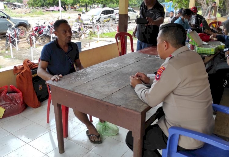 Terseret Banjir Saat Menolong Warga, Bripka Nicolaus Dijenguk Kapolda NTT