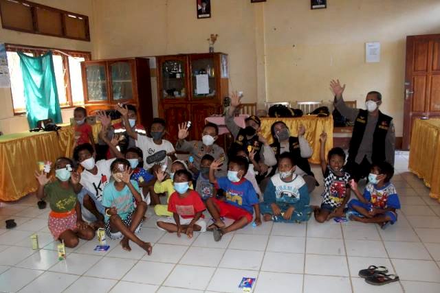 Pulihkan Mental Warga Pasca Bencana Alam, Biro Psikologi SSDM Polri Gelar Trauma Healing di Posko SDI dan Posko MAN Waiwerang