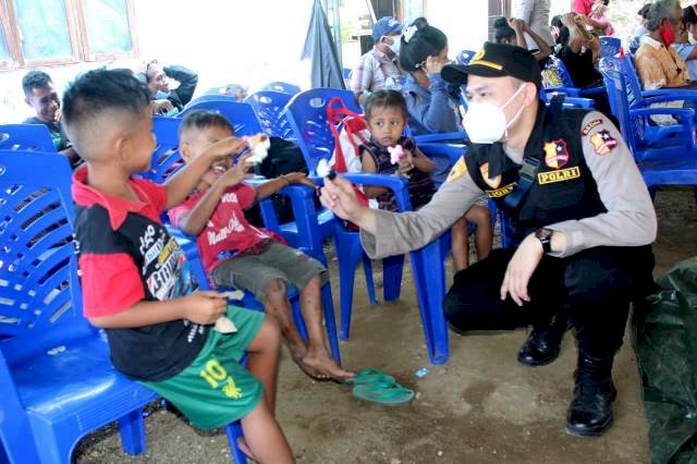 Dihari Ke II, Polri Kembali Hadirkan Trauma Healing Untuk Korban Bencana Alam di Desa Nelelamadike