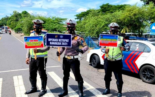 Operasi Ketupat Ranakah 2021, Satgas Kamseltibcar Lantas Laksanakan Pemantauan dan Pengaturan Jamin Kamseltibcar Diwilayah Hukum Polres Flotim