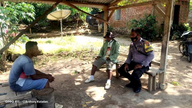 Bhabinkamtibmas Bripka Antonius Kabelen Sambang Desa Beri Himbauan Kamtibmas