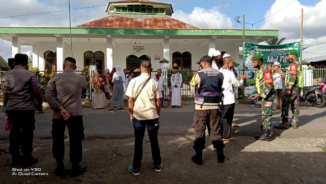 Jaga Situasi Kondusif, Bhabinkamtibmas Lakukan Pengamanan Ibadah Sholat Idul Fitri Didesa Binaannya
