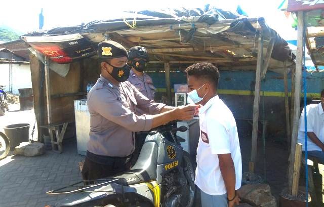 KRYD, Sat Samapta Polres Flotim Beri Himbauan Prokes dan Bagikan Masker