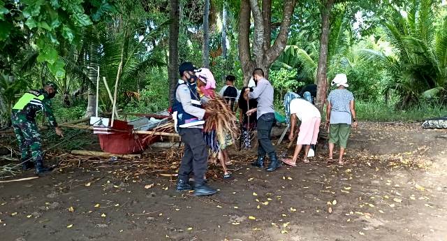 Sinergitas TNI-POLRI Dan Masyarakat Giat Bakti Karya Pembukaan Jalan Dalam Rangka Hut Kodam Udayana