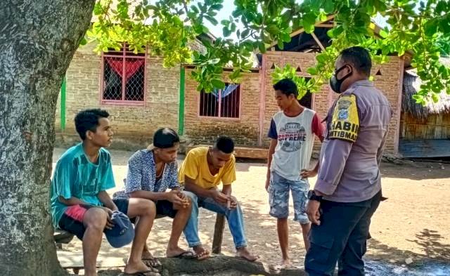 Sambangi Desa Binaanya, Bhabinkamtibmas BRIGPOL ANTON Terapkan Sistem DDS