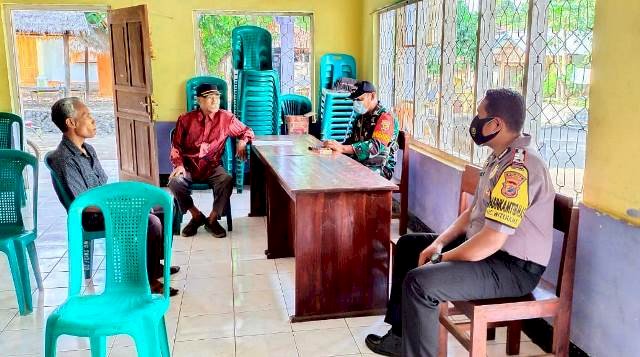 Jalin Kemitraan, Bhabinkamtibmas Desa Weranggere Sambang Kepala Desa Dan Perangkatnya