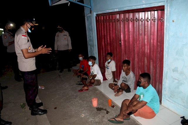 Untuk Lebih Optimal, Polres Flotim Gelar Patroli Gabungan Skala Besar PPKM Pada Malam Hari