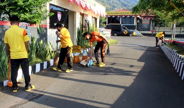 Cegah Covid-19 dan Penyakit Lainnya, Polres Flotim Lakukan Jumat Bersih