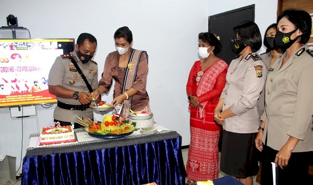 Gelar Potong Tumpeng, Polres Flotim Rayakan Hari Jadi Polwan ke-73