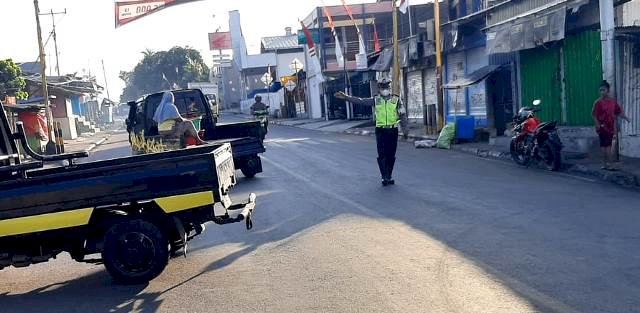 Giat Rutin Sat Lantas Polres Flotim, Lakukan Gatur Dipagi Hari