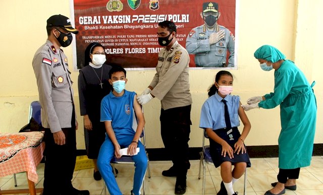 Polres Flotim Kembali Gebrak 354 Dosis Vaksin di SMP