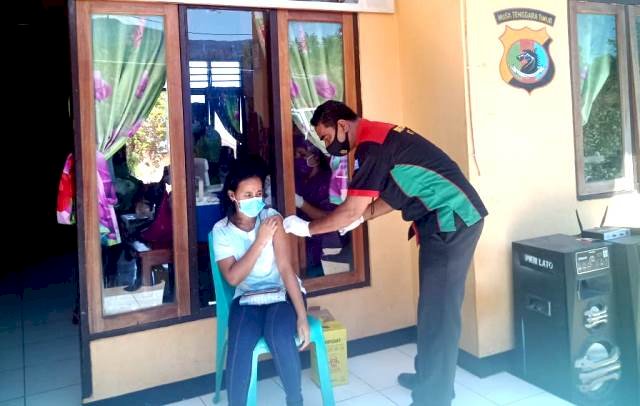 Polres Flotim kembali Layani Vaksinasi Covid-19 Dosis ke-2 Didesa Watowara
