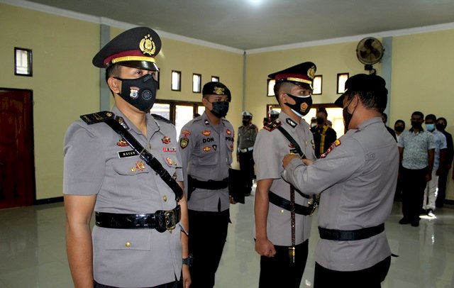 Kapolres Flotim AKBP I Gusti Putu Suka Arsa Pimpin Sertijab Kasat Reskrim