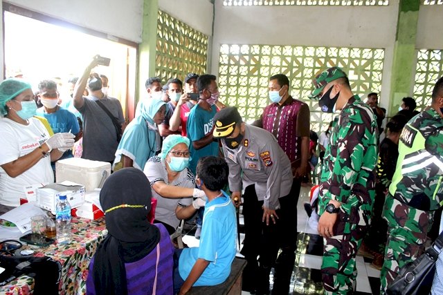 Peduli Covid-19, Kolaborasi TNI-POLRI Serta Nakes Dirikan Gerai Vaksin dan Baksos di Tanjung Bunga