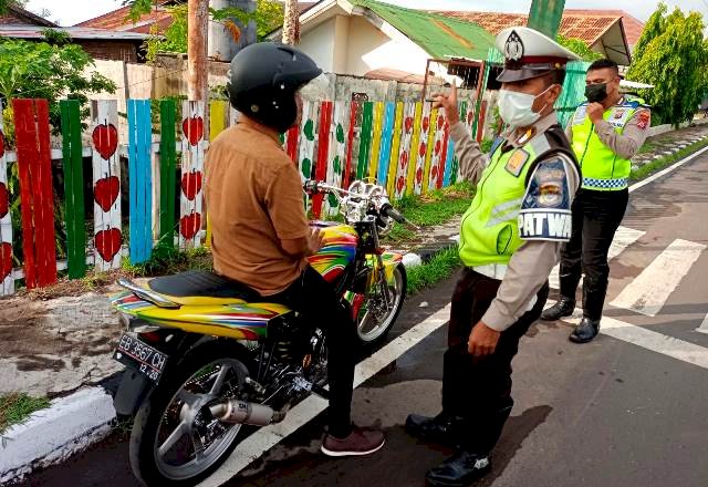 Tindak Tegas Pelanggar Lalulintas, Satlantas Polres Flotim Tilang Knalpot Resing