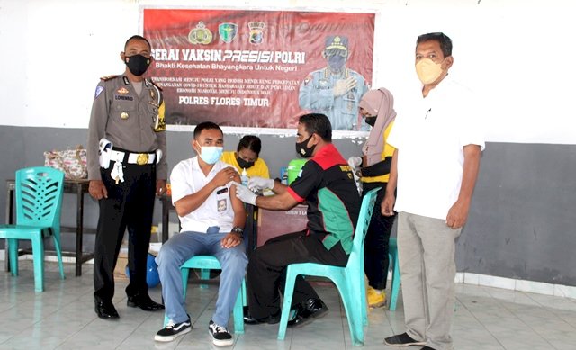 Antusias, Para Pelajar SMK Negeri 1 Larantuka Ikuti Vaksinasi Tahap Dua