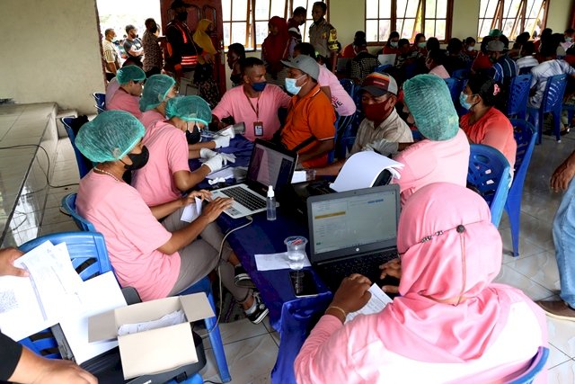 Antusias 1240 Warga Tanjung Bunga Ikuti Vaksinasi Presisi Polri