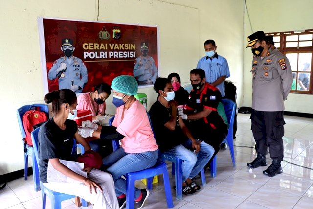 Buka Setiap Hari, Polres Flotim Gelar Vaksinasi Secara Masal