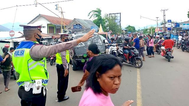 Urai Kemacetan, Satlantas Polres Flotim Gatur Lalin