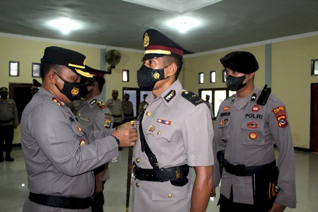 Kapolres Flotim Pimpin Sertijab Kabag SDM dan Kapolsek Adonara Barat