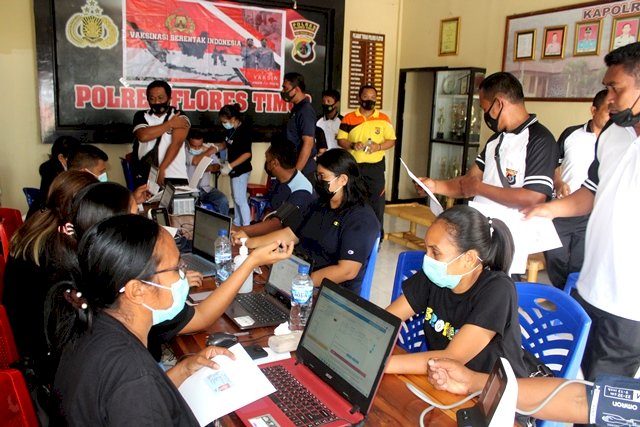 Tingkatkan Herd Immunity, Polres Flotim Laksanakan Vaksinasi Booster