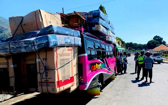 Bahayakan Keselamatan, Sat Lantas Polres Flotim Hentikan Kendaraan Muat Berlebihan