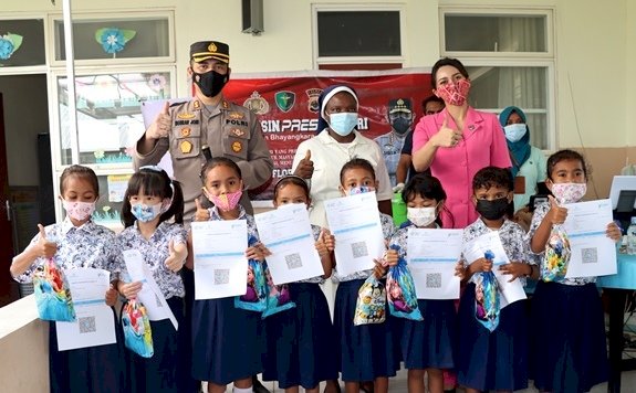 Kembali Vaksin Anak Usia 6 -11, Polres Flotim Hari Ini Sasar Dua SD