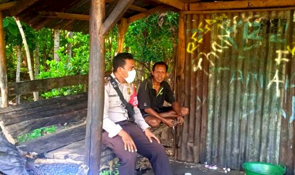 Bhabinkamtibmas Bripka Yohanes Sakamado Ajak Warganya Jaga Kamtibmas