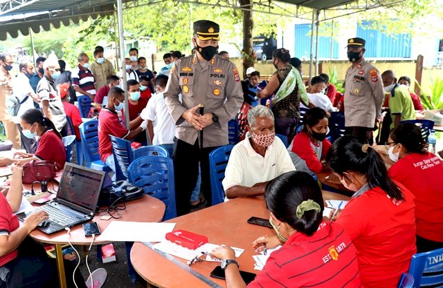Disela Kunker di Wulanggitang, Kapolres Flotim Pantau Vaksinasi