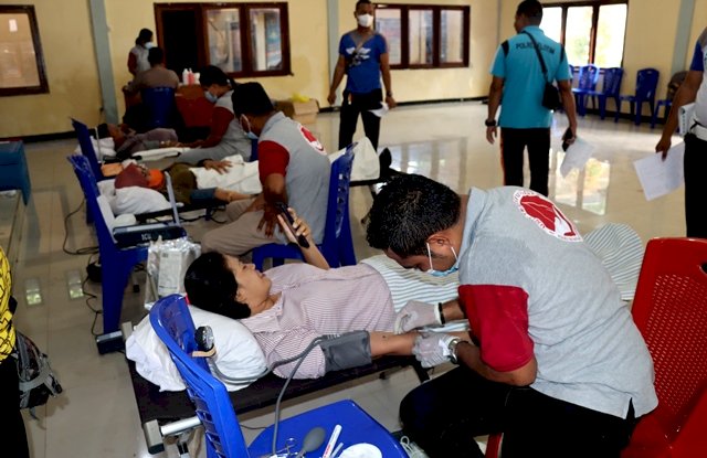 Menyongsong Hari Bhayangkara ke-76, Polres Flotim Gelar Donor Darah