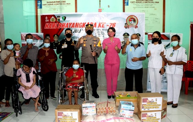 Bakti Kesehatan Jelang Hari Bhayangkara Ke-76, Polres Flotim Kunjungi Panti Asuhan