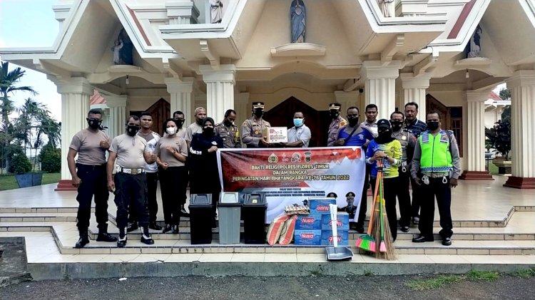 Warnai Hari Bhayangkara ke-76, Polres Flotim Gelar Bakti Religi dan Berikan Bantuan Sosial