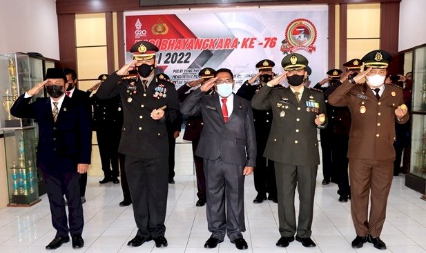 Puncak Perayaan Hari Bhayangkara Ke-76, Polres Flotim Gelar Upacara Virtual dan Syukuran
