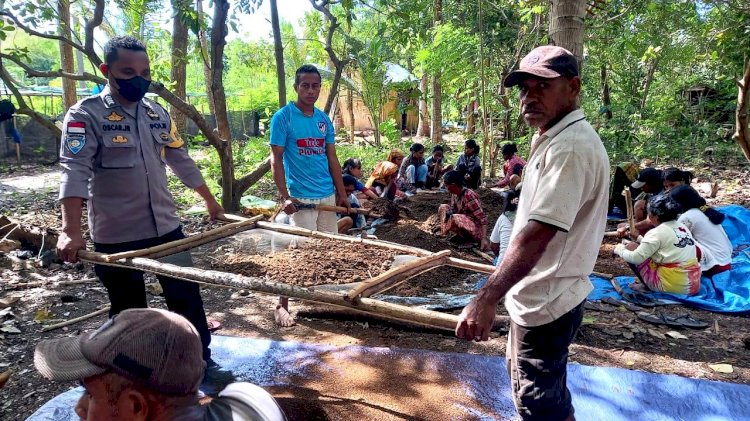 Sampaikan Pesan Kamtibmas,  Bhabinkamtibmas Bripka Gergorius Ojan Datangi Kelompok Tani