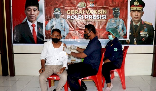 Terus Gelar Vaksinasi, Polres Flotim : Ini Demi Terwujudnya Herd Immunity