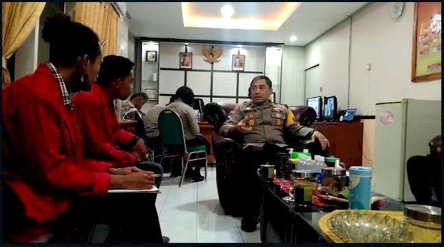 Jalin Silaturahmi, GMNI Flotim Kunjungi Mapolres Flotim