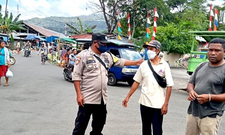 lakukan Patroli Di Pasar, Bripka Semarno Ajak Warganya Jaga Kamtibmas