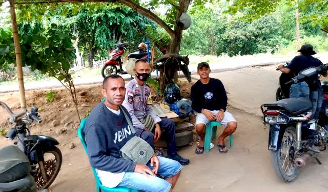 Jalin Kedekatan, Bhabin Bripka Yulius Sambangi Warga Binaannya